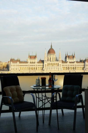 Stunning balcony Parliament view